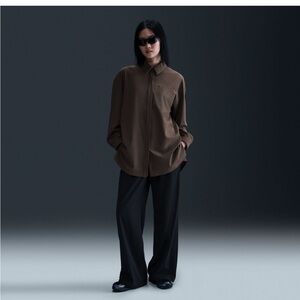 NWT Nike 24.7 Perfect Stretch Oversize shirt in Baroque Brown. Size L